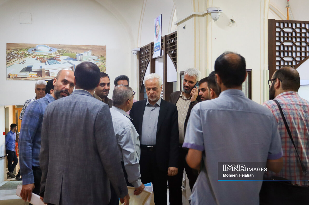 منطقه یک؛ سومین مقصد بازدید سرزده شهردار اصفهان/ گرهگشایی از مشکلات منطقه مرکزی شهر