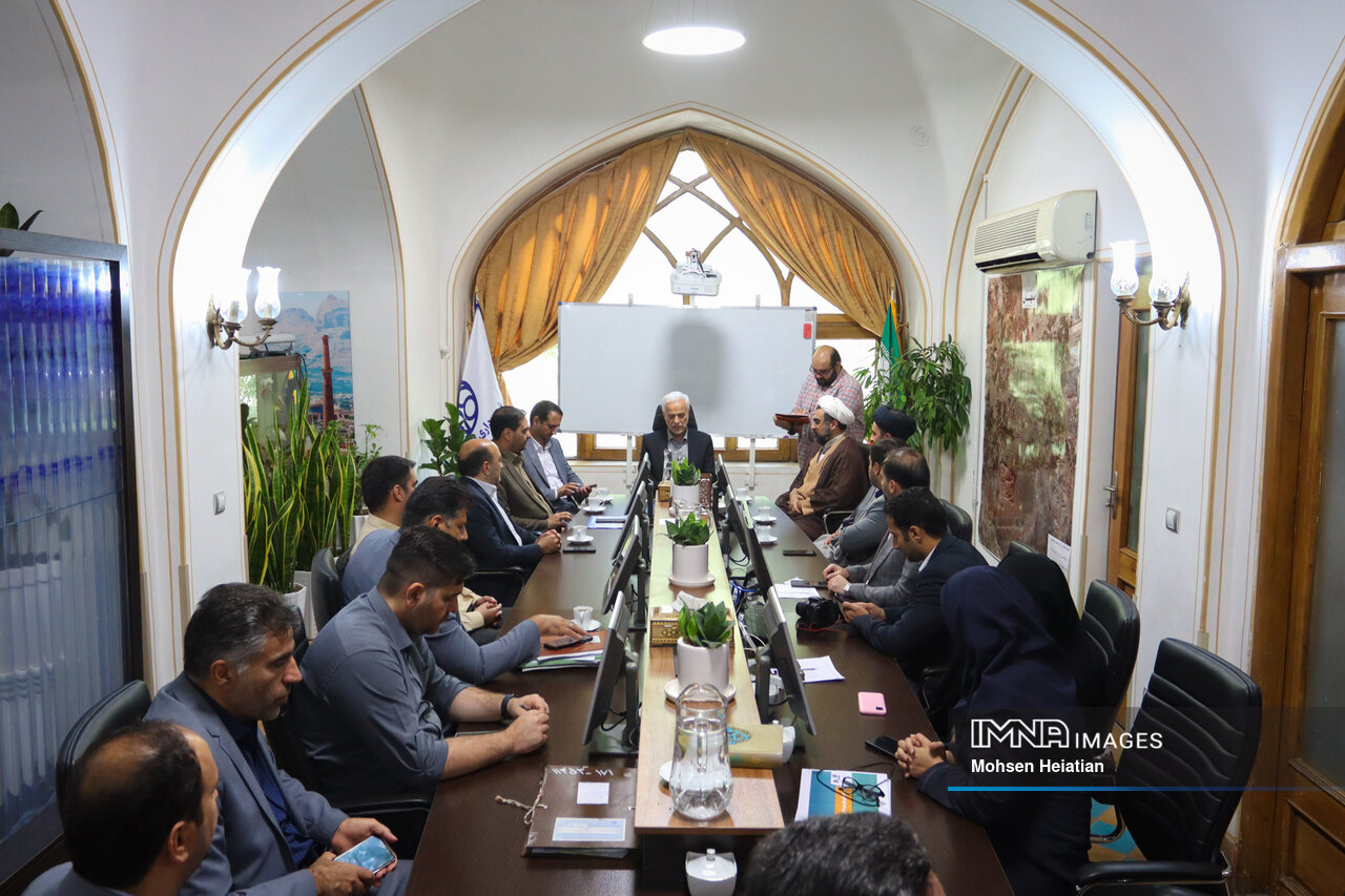 منطقه یک؛ سومین مقصد بازدید سرزده شهردار اصفهان/ گرهگشایی از مشکلات منطقه مرکزی شهر