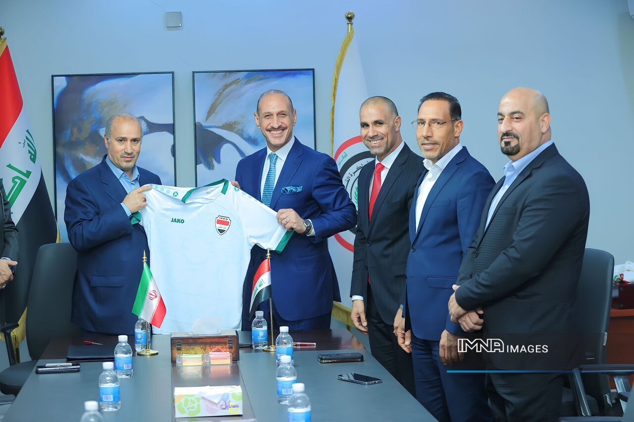 امضای تفاهمنامه همکاری فدراسیون فوتبال عراق و ایران +عکس