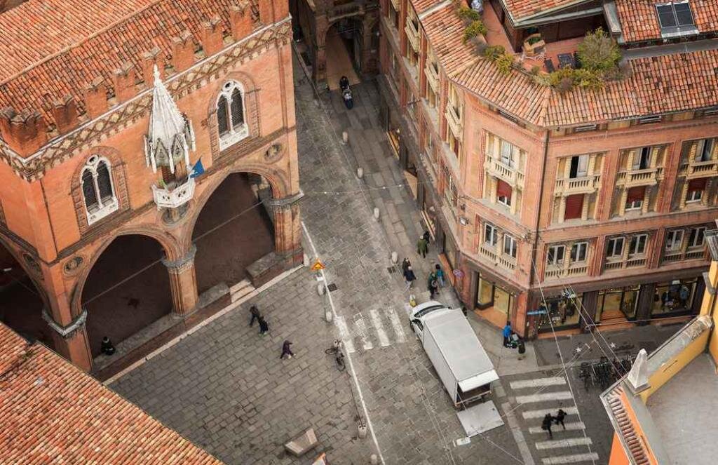 بولونیا، اولین شهر ایتالیا با محدودیت کامل سرعت