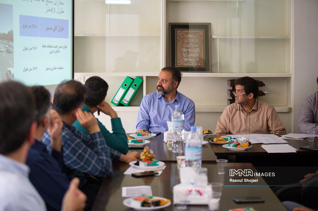 جلسه بررسی پروژه تقاطع صاحب‌روضات و تعریض بزرگراه شهید خرازی