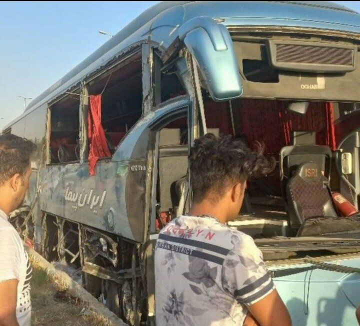 واژگونی اتوبوس در جاده تهران-قم ۱۶ مصدوم برجای گذاشت