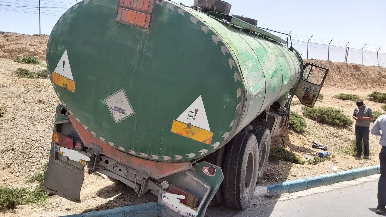 تصادف و احتمال واژگونی تانکر حمل سوخت در اتوبان شهید دستجردی + فیلم