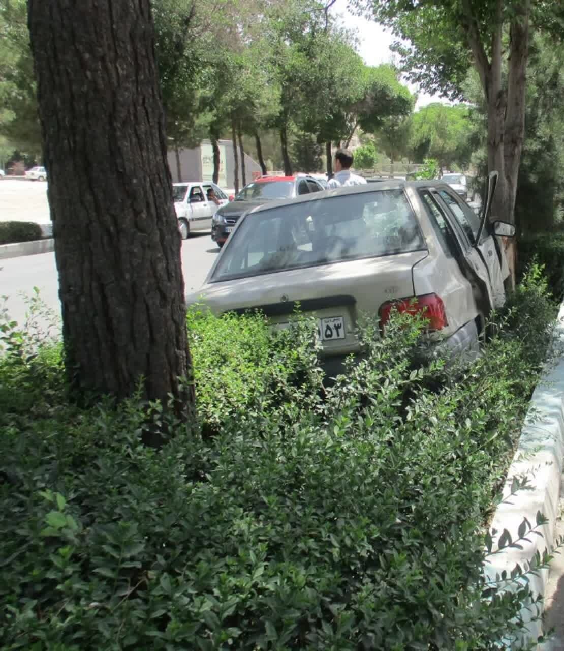 جزئیات امدادرسانی آتشنشانی به حادثه تصادف تانکر حامل سوخت/ تصادف پراید در خیابان بهارستان