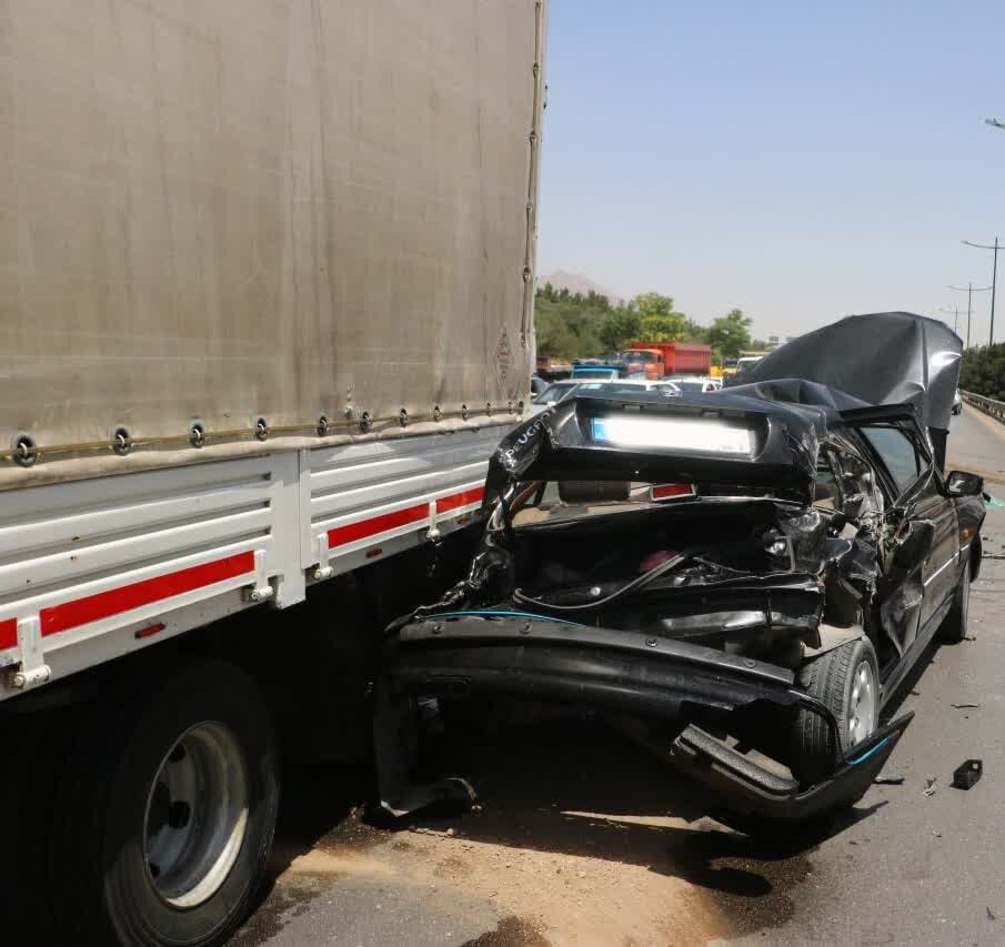 جزئیات امدادرسانی آتشنشانی به حادثه تصادف تانکر حامل سوخت/ تصادف پراید در خیابان بهارستان