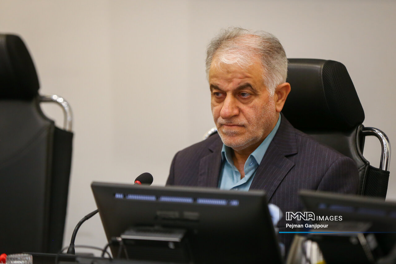 خواهرخواندگی اصفهان با هوشیمین/ تأمین بخشی از منابع خرید چهار رام قطار شهری