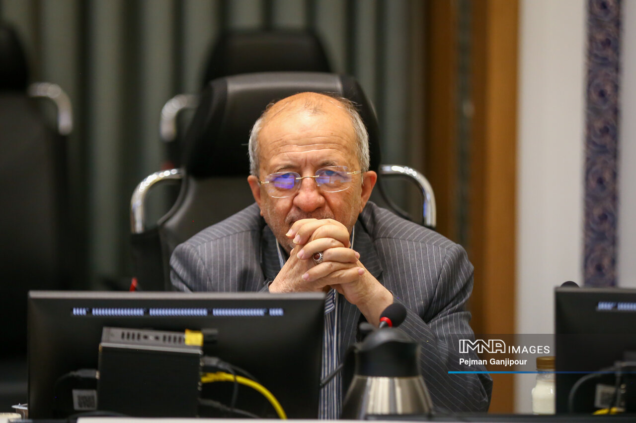 خواهرخواندگی اصفهان با هوشیمین/ تأمین بخشی از منابع خرید چهار رام قطار شهری