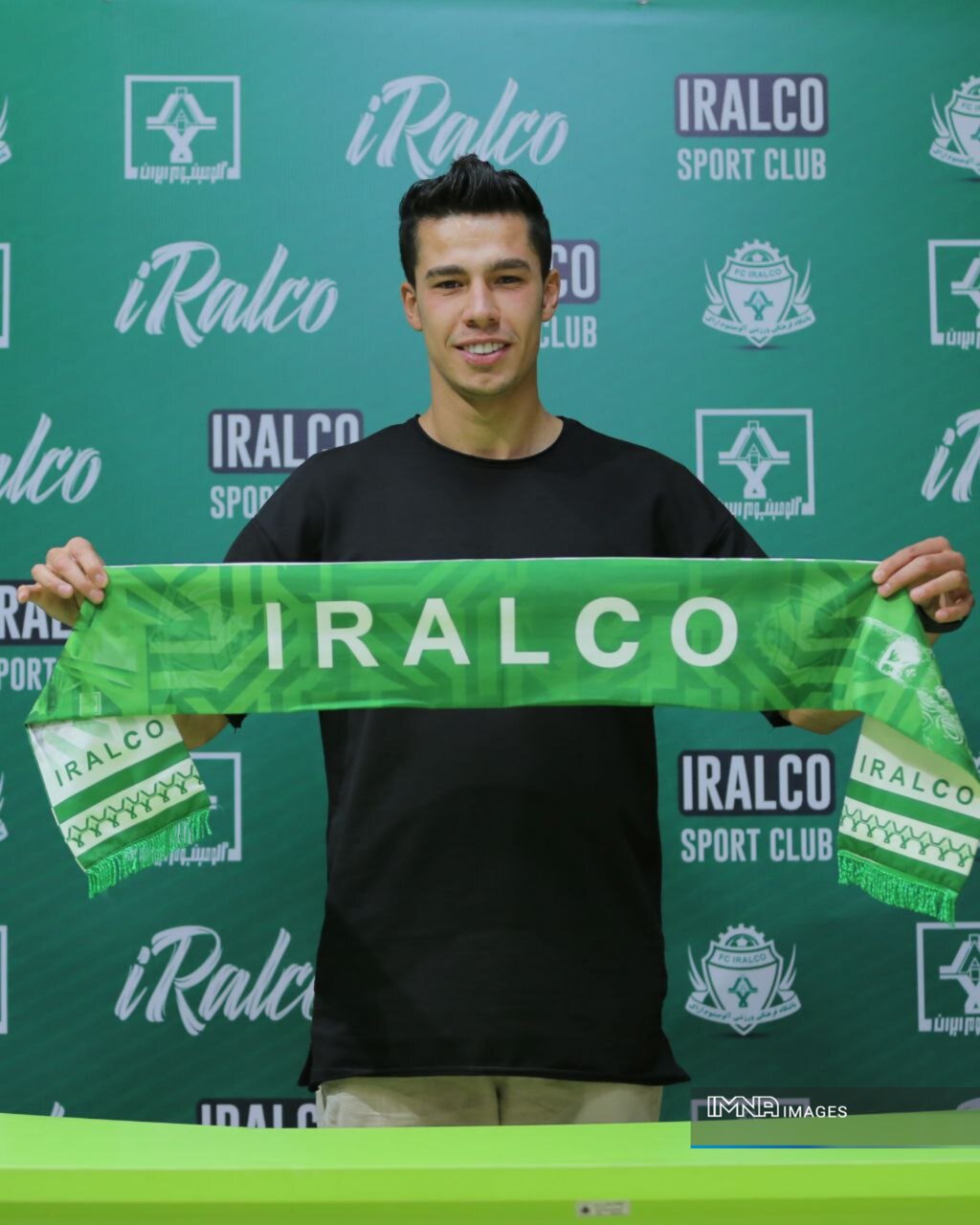 مهاجم اسبق ذوبآهن و استقلال با آلومینیوم ادامه خواهد داد