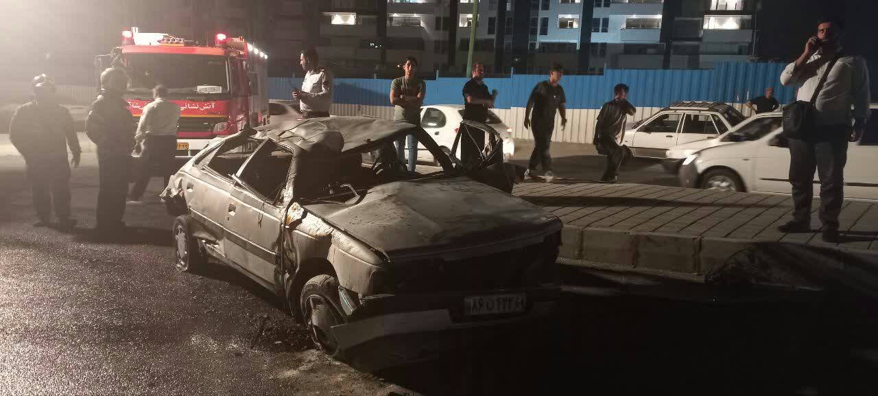 نجات معجزه‌آسای نوزاد و ۵ سرنشینان دیگر خودرو ۴۰۵ از مرگ در اتوبان شهید بابایی تهران + عکس