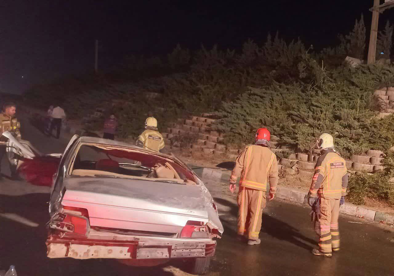 نجات معجزه‌آسای نوزاد و ۵ سرنشینان دیگر خودرو ۴۰۵ از مرگ در اتوبان شهید بابایی تهران + عکس