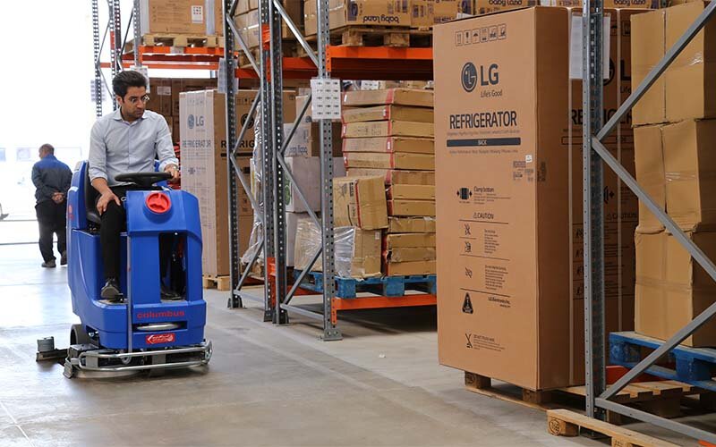 تسهیل فرایند نظافت با استفاده از دستگاه کفشوی صنعتی ابراهیم