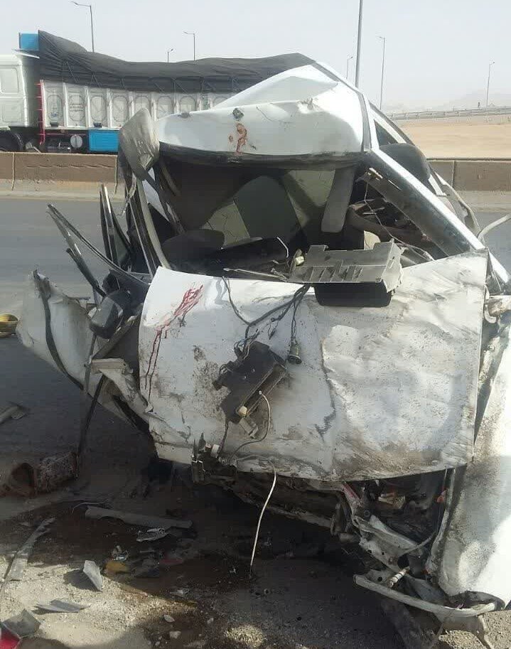 برخورد پراید با موانع حاشیه اتوبان شهید اردستانی + عکس و فیلم