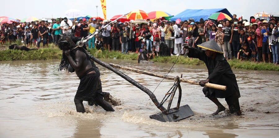 رسوم عجیب در دنیا/سنت جالب اندونزی برای بارش باران + تصاویر