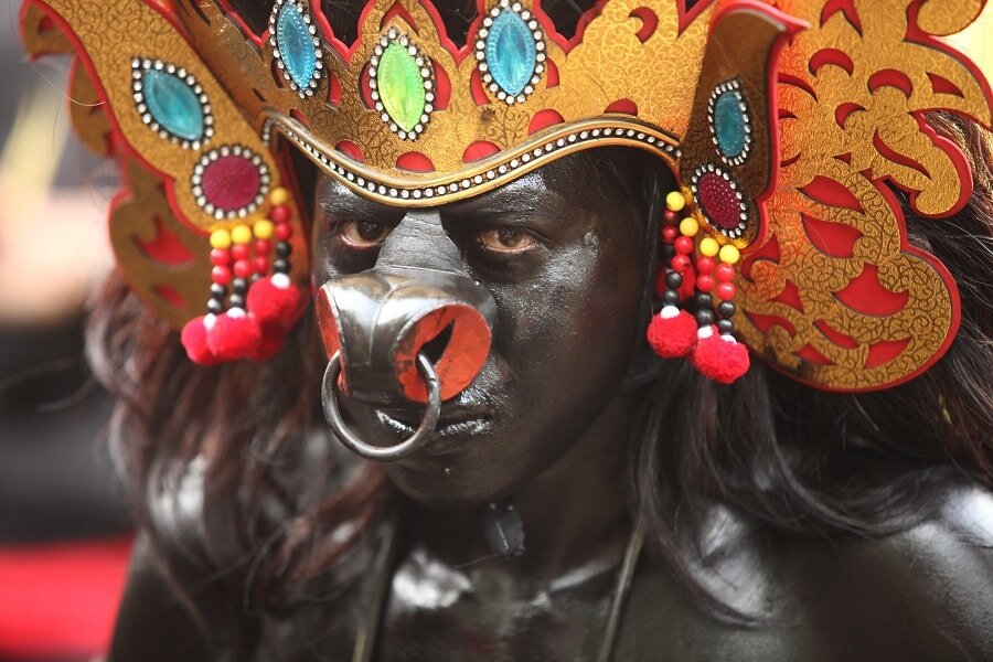 رسوم عجیب در دنیا/سنت جالب اندونزی برای بارش باران + تصاویر