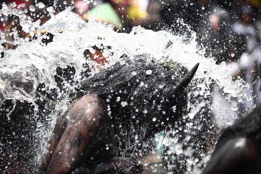 رسوم عجیب در دنیا/سنت جالب اندونزی برای بارش باران + تصاویر