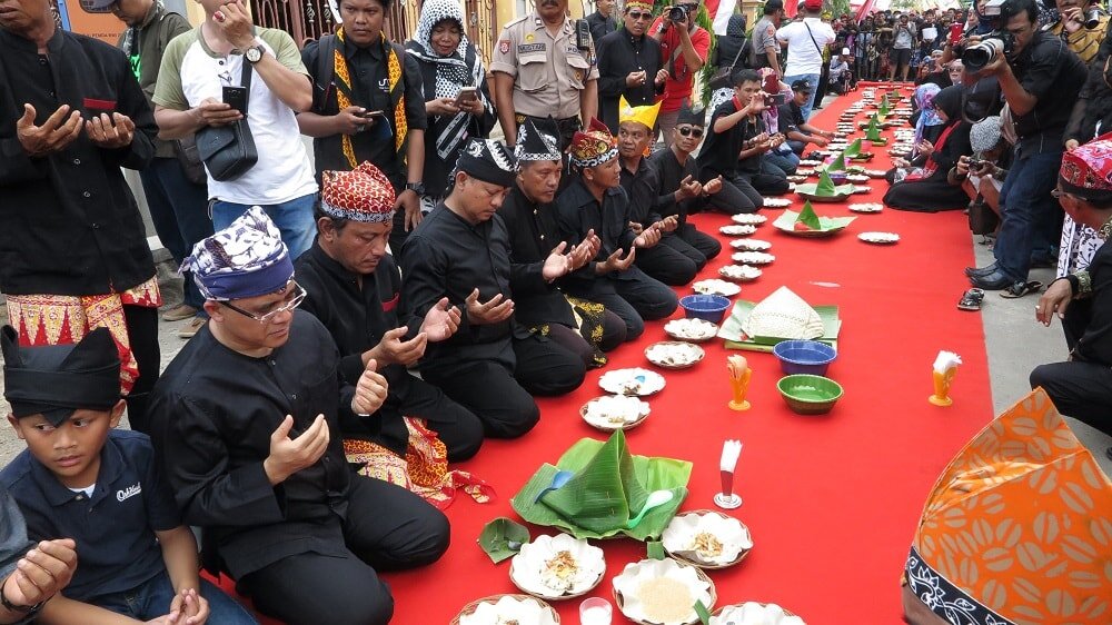 رسوم عجیب در دنیا/سنت جالب اندونزی برای بارش باران + تصاویر