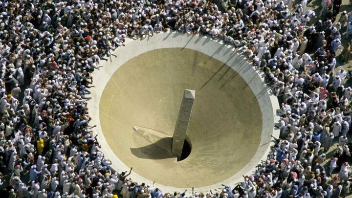 Symbolic "stoning of the devil" carried out by millions of Hajj pilgrims as grand rites come to an end+ video