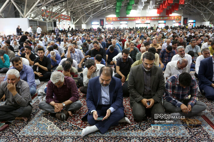 دعای عرفه در گلستان شهدای اصفهان