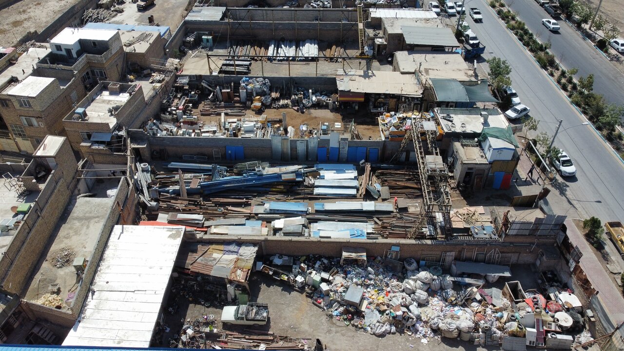 پلمب ۱۶ انبار ضایعات غیرمجاز در منطقه ۱۴ اصفهان