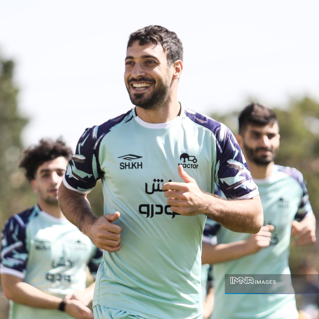 بازگشت صفا هادی به تمرینات تراکتور/ شجاع خلیلزاده با چهرهای خندان در جمع تیتیها +عکس