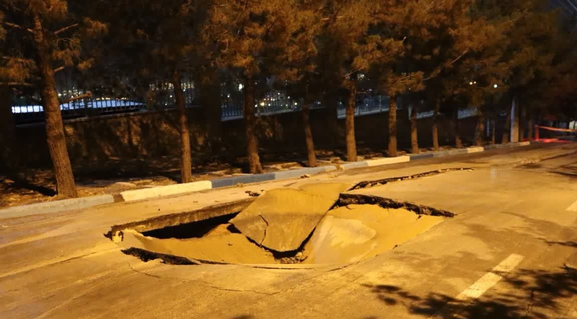 فرونشست زمین در بلوار صفه + عکس