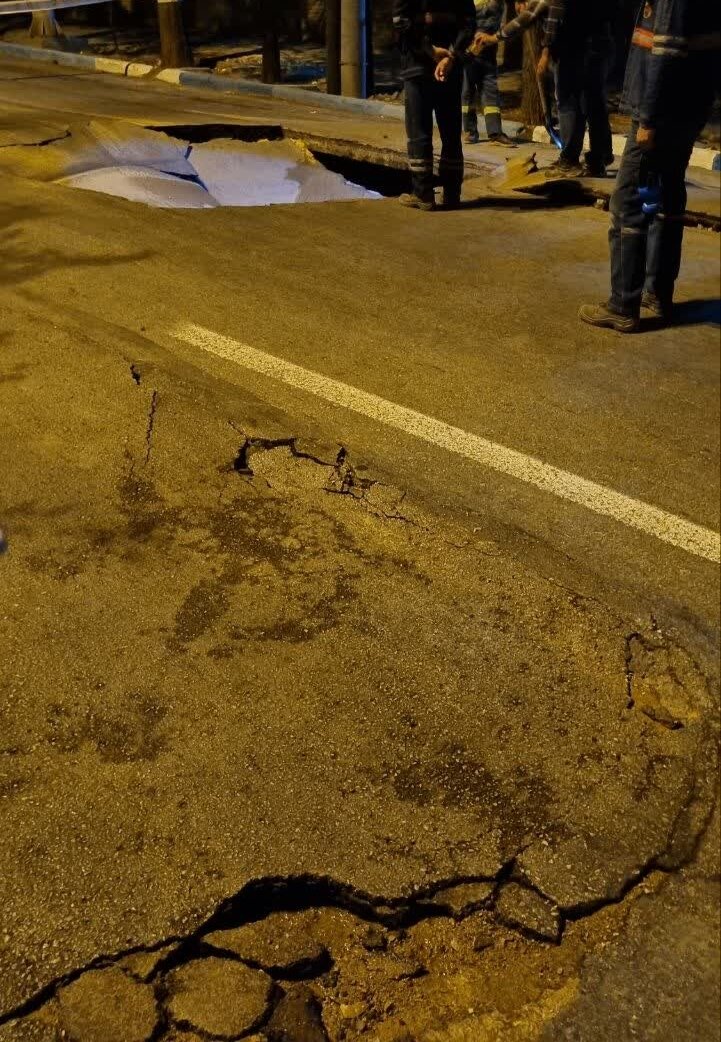 شکستگی خط لوله آب فضای سبز در محدوده صفه + عکس