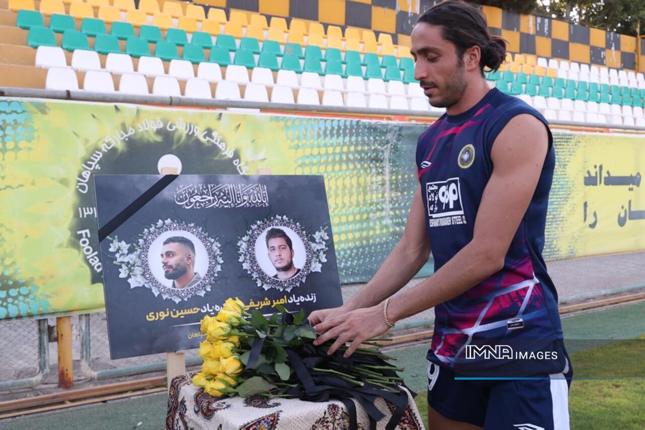 پیگیری تمرینات سپاهان با حضور ملیپوشان/ ادای احترام به خبرنگاران فقید اصفهانی +عکس