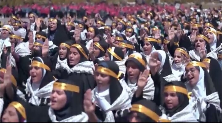 سرود ۵۰۰۰ نفری دانش آموزان اصفهانی به مناسبت عید غدیر