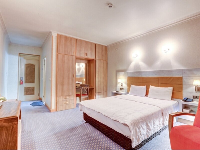 آشنایی با هتل المپیک و هتل جهانگردی دیزین