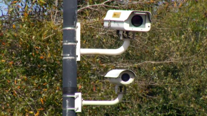 نصب دوربین های تله‌ای در زیستگاه‌های حیات وحش استان اردبیل