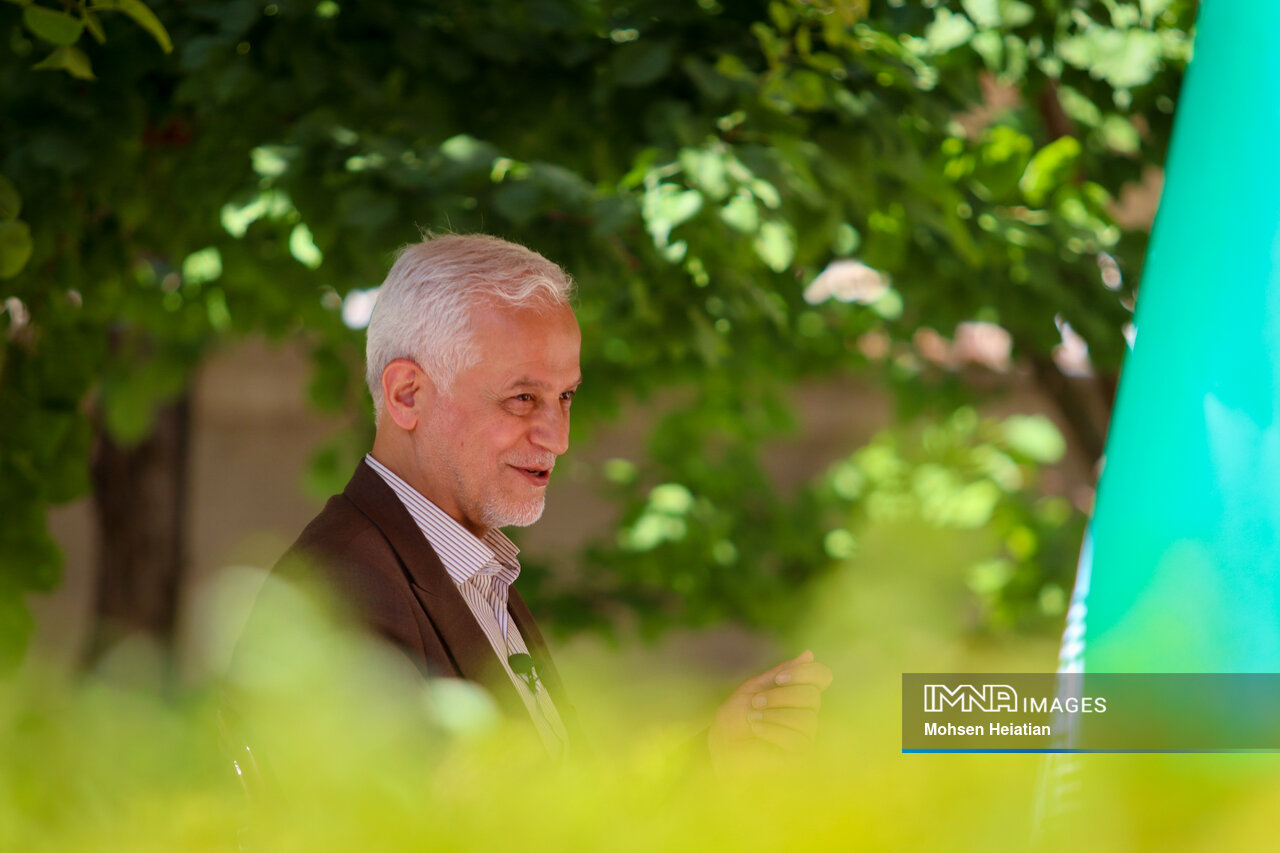 از عضو جدید خانواده تا سفرهای اکتشافی / قاسمزاده: تحت فشار تصمیمی نگرفتم