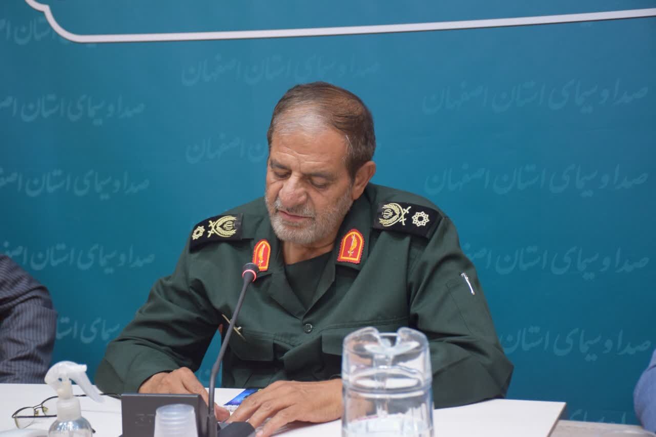 تولیدات رسانهای در جهت ترویج معروفات افزایش یابد