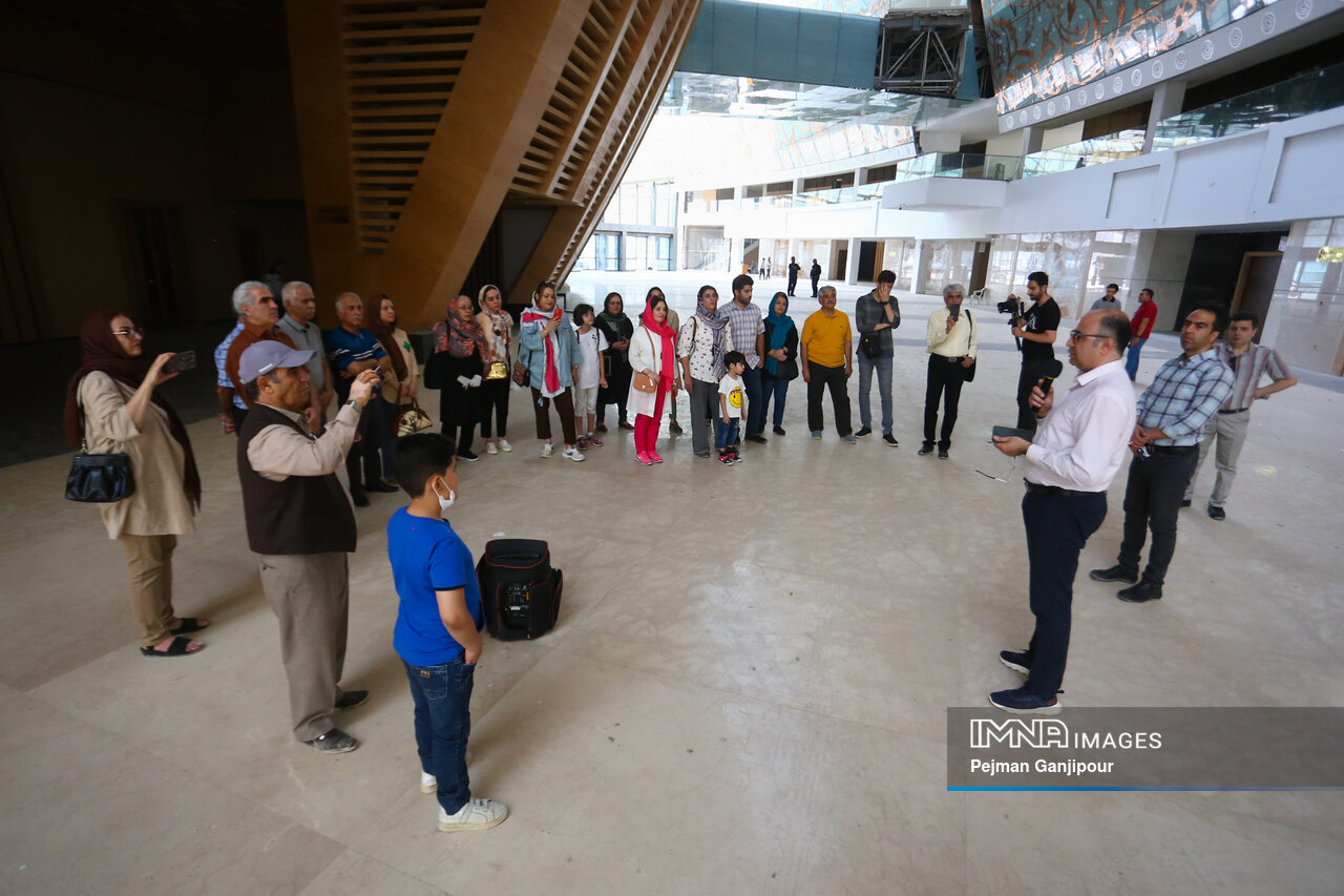 پیشکسوتان هوانیروز مهمان «دور اصفهان در ۸۰ روز»