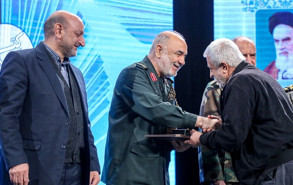 گلعلی بابایی: رشد ادبیات دفاع مقدس، مدیون توجه ویژه رهبر انقلاب است