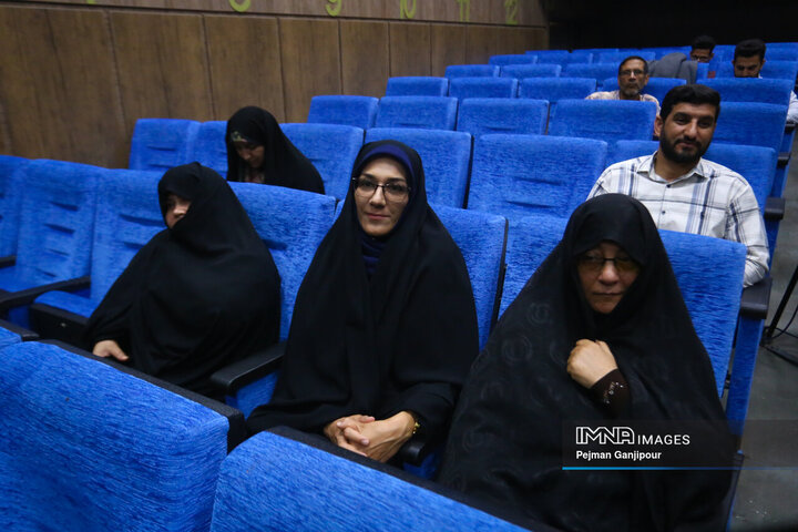 نشست صمیمانه استاندار اصفهان با نخبگان شهرستان اردستان