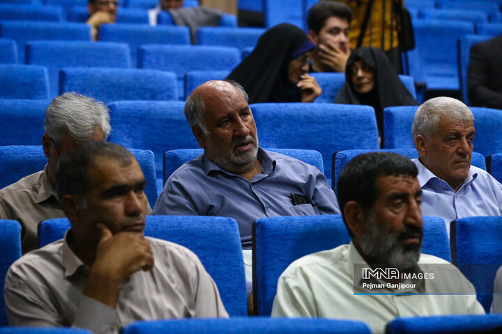 نشست صمیمانه استاندار اصفهان با نخبگان شهرستان اردستان