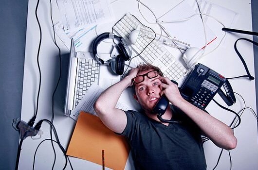 رنگ باختن موفقیت در سیاهی اعتیاد به کار