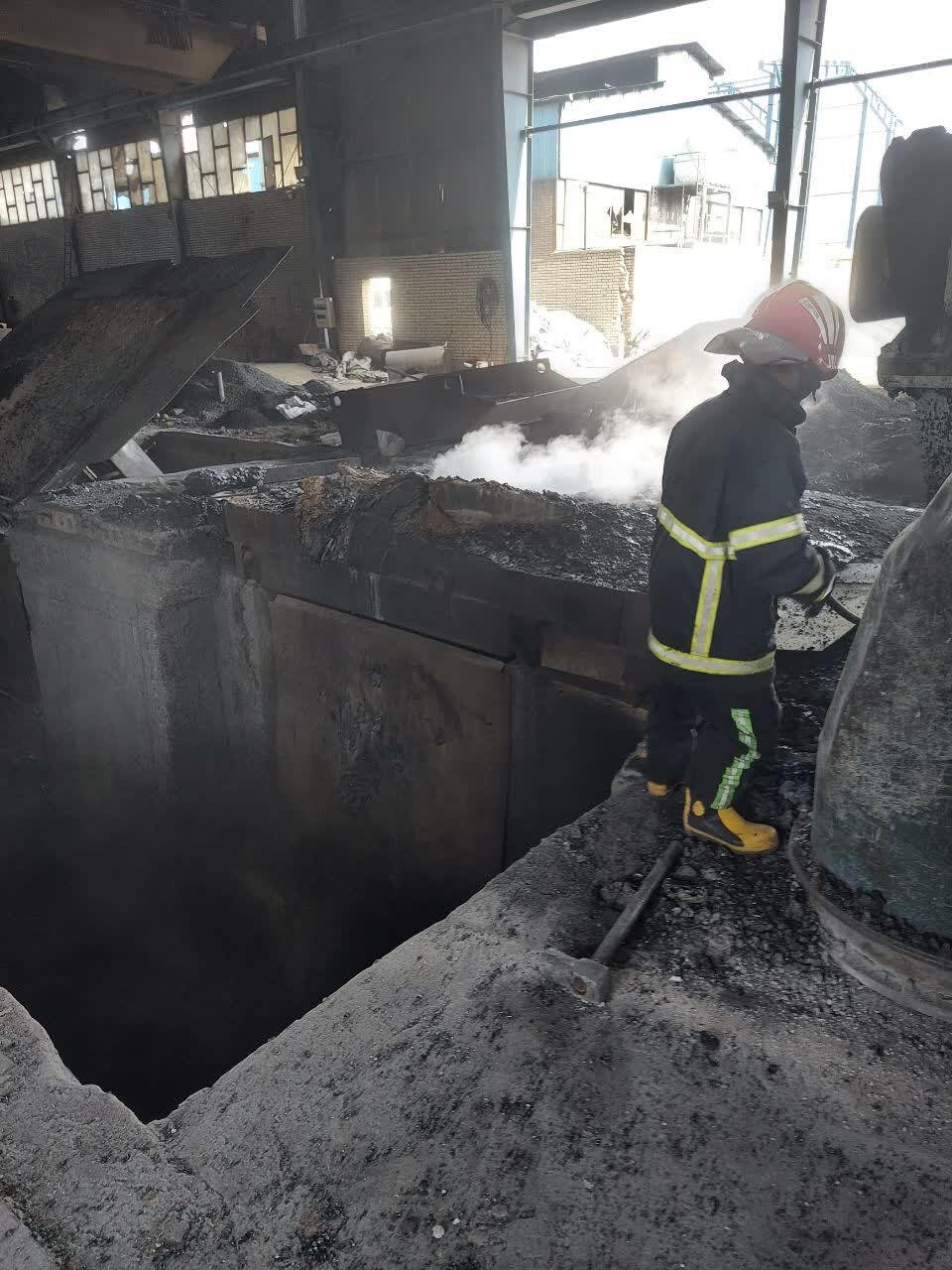 وقوع حریق در کوره ذوب پارس فولاد علویجه + عکس