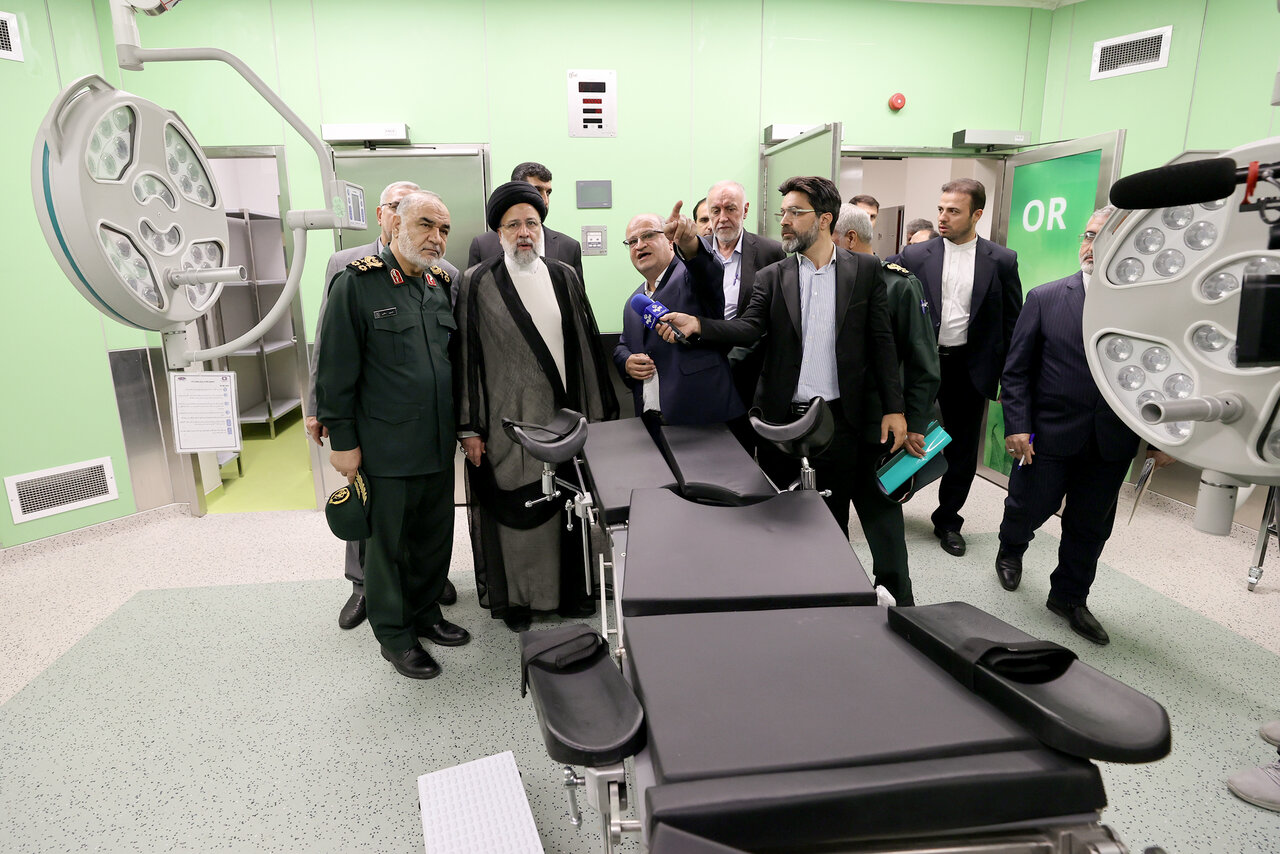 بازدید رئیس‌جمهور از بخش‌های مختلف کلان بیمارستان غدیر