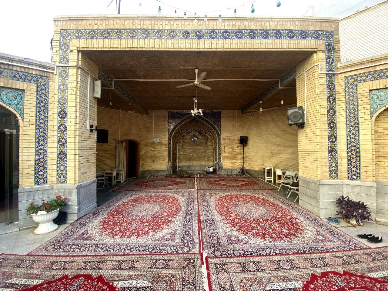 مسجد کازرونی در معرض خطر تخریب است/ برای مرمت و پایدارسازی با کمک میراث آمادگی داریم