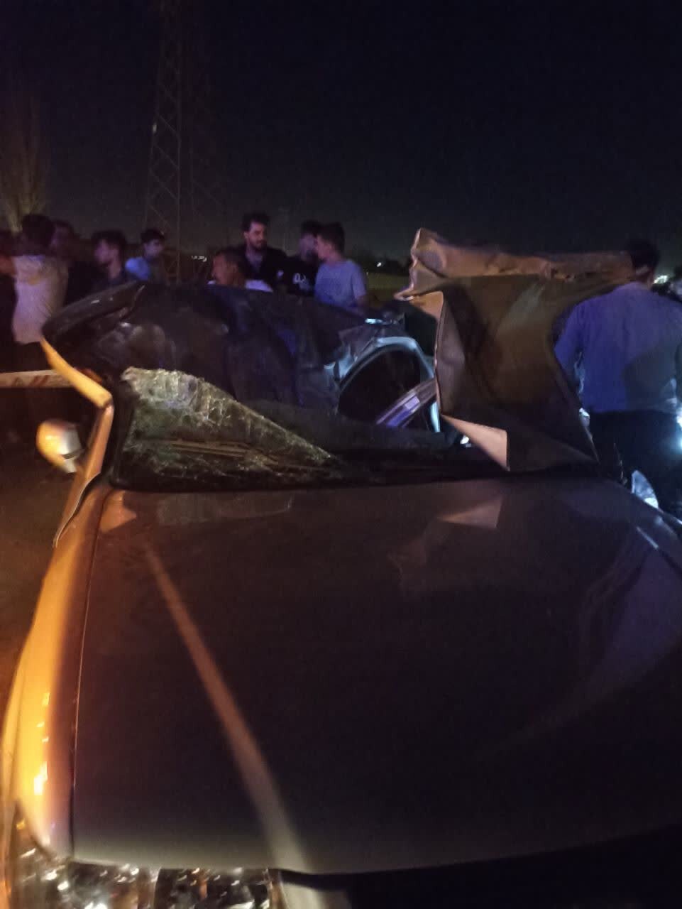 تصادف خونین سمند با تیر چراغ برق / ۲ نفر کشته و ۲ کودک مصدوم شدند + عکس