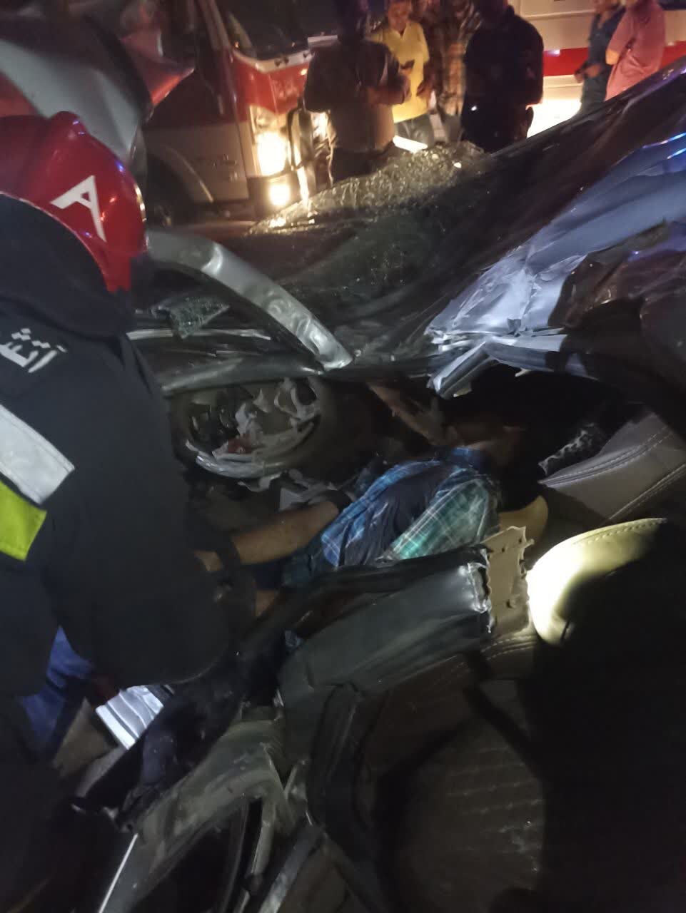 تصادف خونین سمند با تیر چراغ برق / ۲ نفر کشته و ۲ کودک مصدوم شدند + عکس