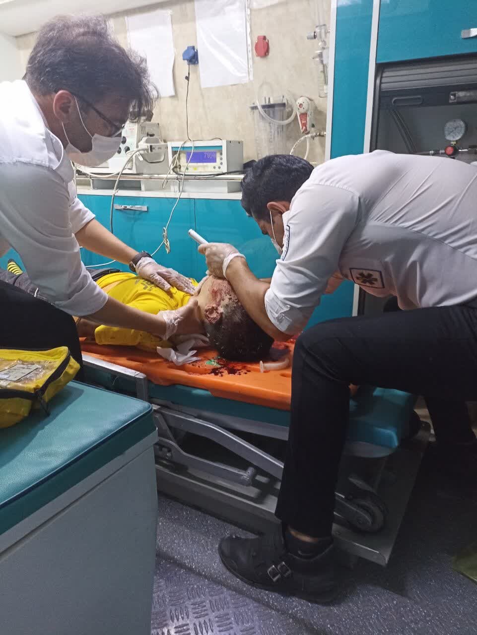 تصادف خونین سمند با تیر چراغ برق / ۲ نفر کشته و ۲ کودک مصدوم شدند + عکس