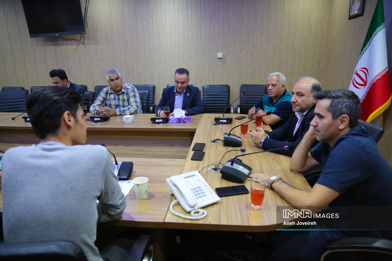 محمدی به دلایل فنی از لیست خارج شد / حواشی عجیب شیر سپاهان؟ برخی از واقعیت بیخبر بودند!