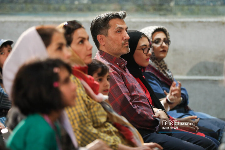 آیین رونمایی از فراخوان چهارمین جشنواره شعر و داستان کودک و نوجوان شهروندی و کتاب زمزمه زنده‌رود