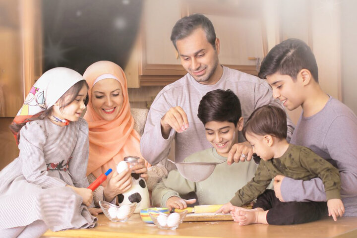 احساس شادی و رضایت در خانواده کامل با فرزند بیشتر