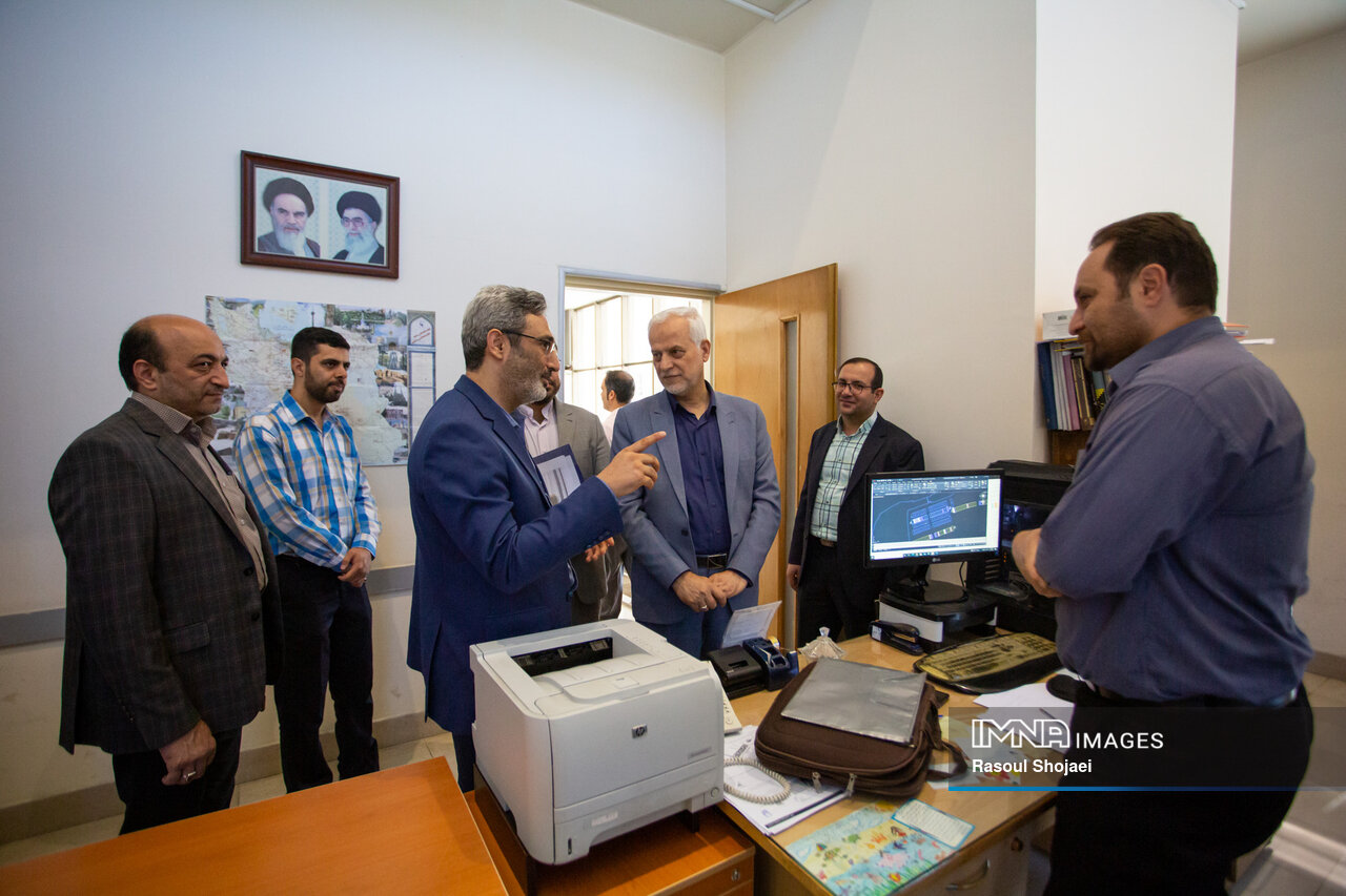 از دردودل کارکنان منطقه ۱۳ با شهردار اصفهان تا بازدید میدانی از بازار کوثر ۶