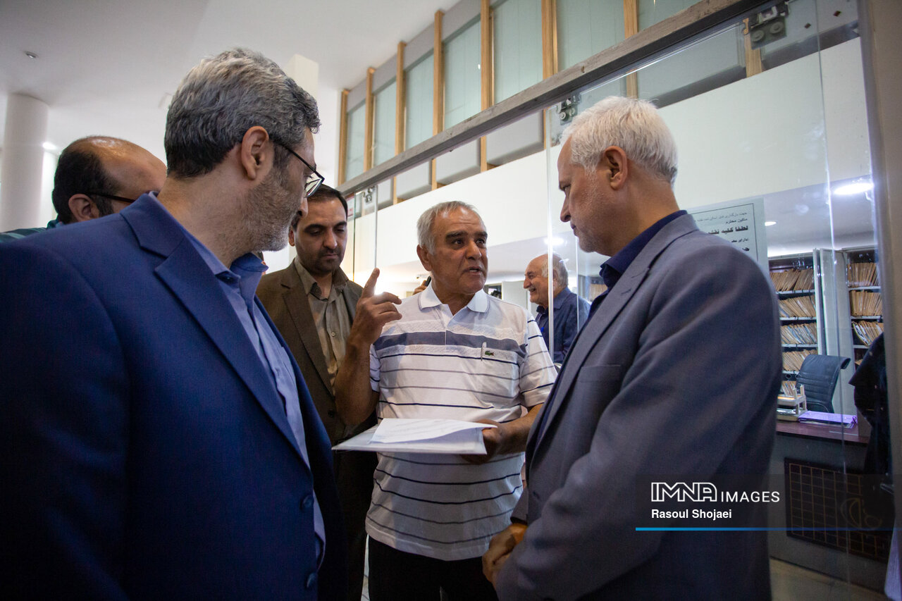 از دردودل کارکنان منطقه ۱۳ با شهردار اصفهان تا بازدید میدانی از بازار کوثر ۶