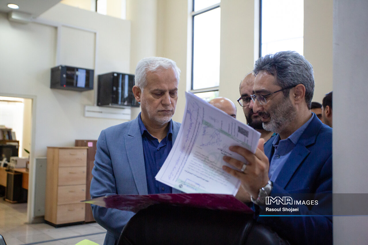 از دردودل کارکنان منطقه ۱۳ با شهردار اصفهان تا بازدید میدانی از بازار کوثر ۶