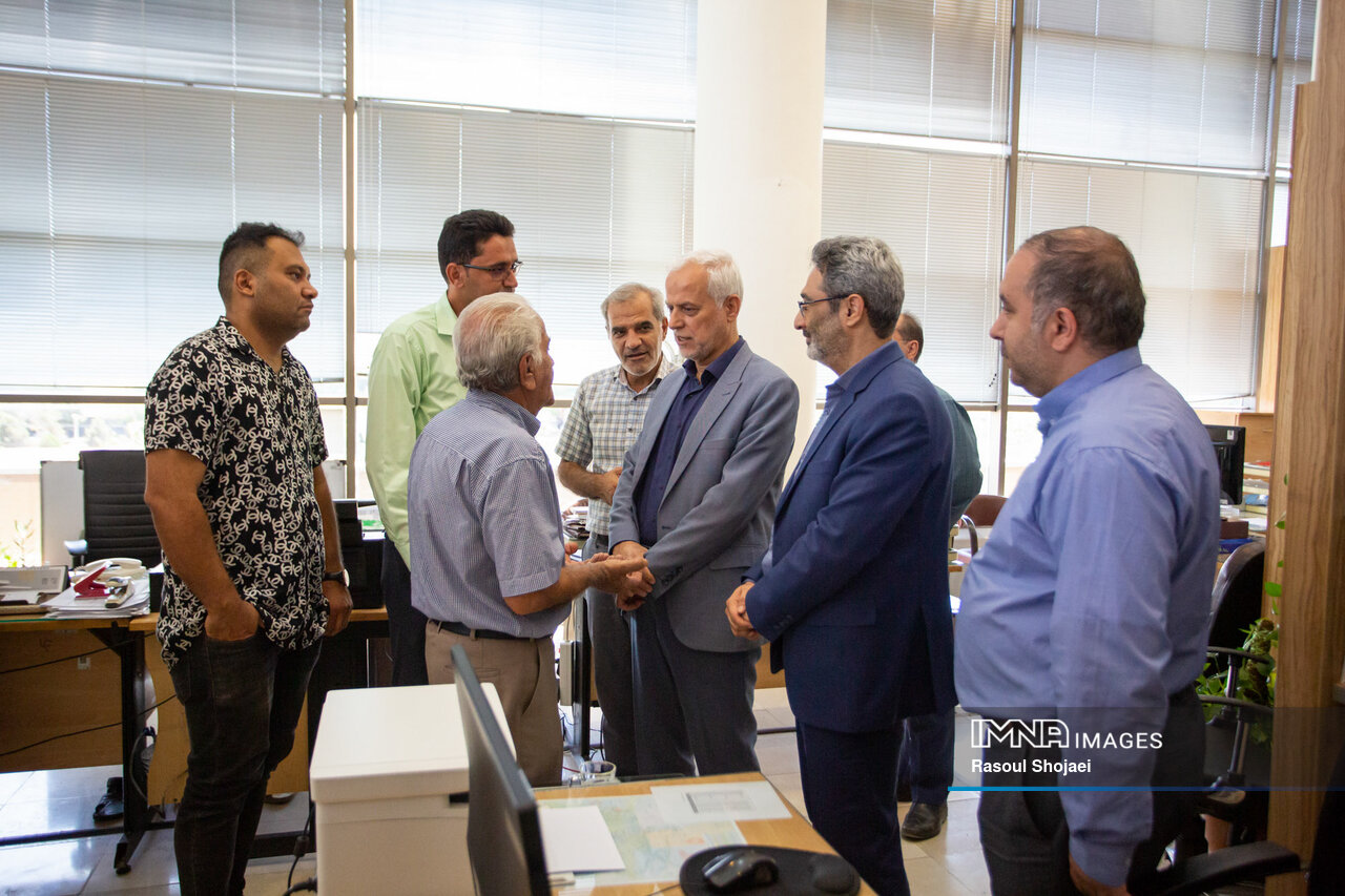 از دردودل کارکنان منطقه ۱۳ با شهردار اصفهان تا بازدید میدانی از بازار کوثر ۶